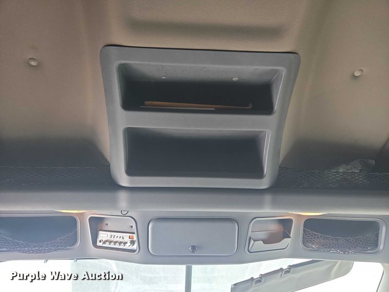 image for item YA0536 2017 Freightliner Cascadia 125 semi truck