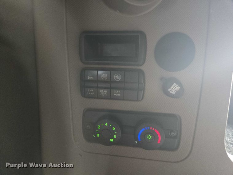 image for item YA0536 2017 Freightliner Cascadia 125 semi truck