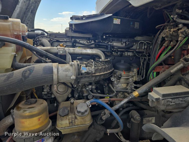 image for item YA0536 2017 Freightliner Cascadia 125 semi truck