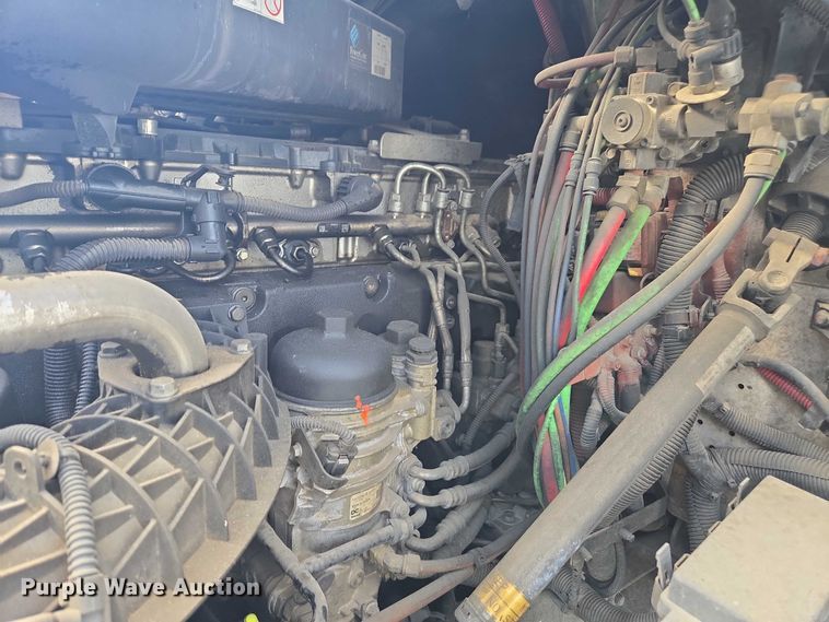 image for item YA0536 2017 Freightliner Cascadia 125 semi truck