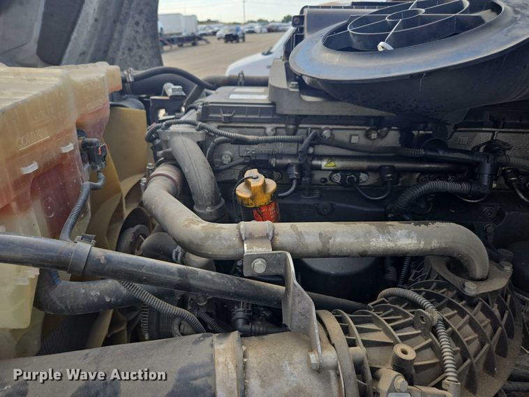 image for item YA0536 2017 Freightliner Cascadia 125 semi truck