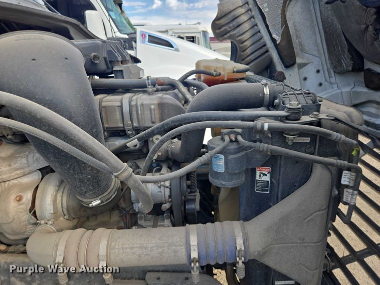 image for item YA0536 2017 Freightliner Cascadia 125 semi truck