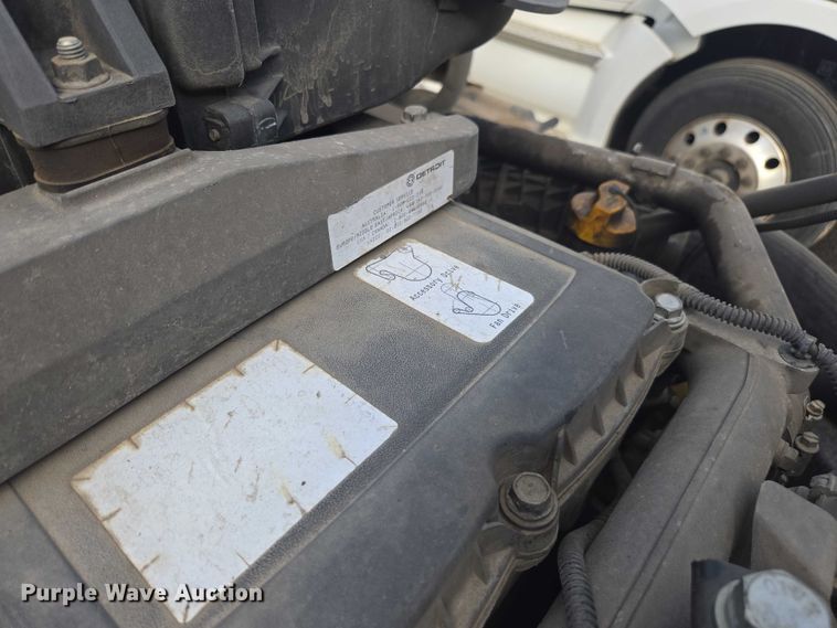 image for item YA0536 2017 Freightliner Cascadia 125 semi truck