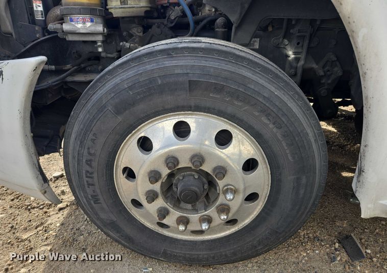 image for item YA0536 2017 Freightliner Cascadia 125 semi truck