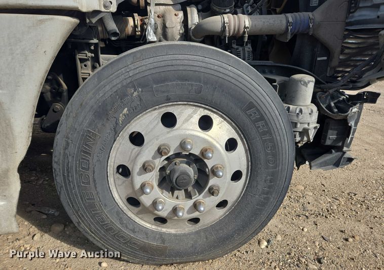 image for item YA0536 2017 Freightliner Cascadia 125 semi truck