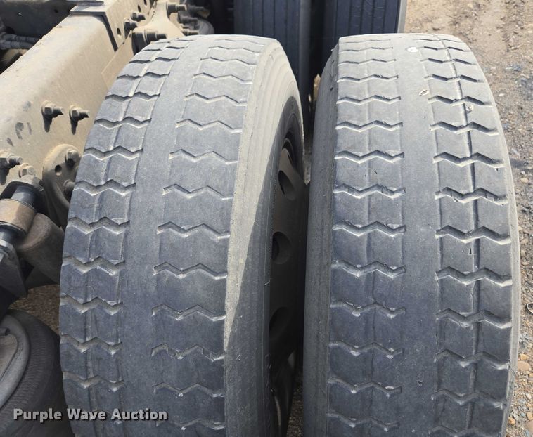 image for item YA0536 2017 Freightliner Cascadia 125 semi truck