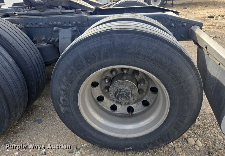 image for item YA0536 2017 Freightliner Cascadia 125 semi truck