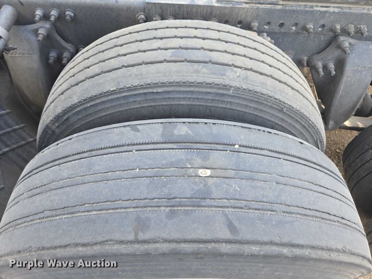 image for item YA0536 2017 Freightliner Cascadia 125 semi truck