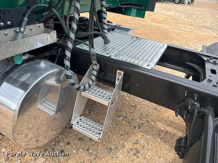 image for item YA0560 2020 International LT625 semi truck