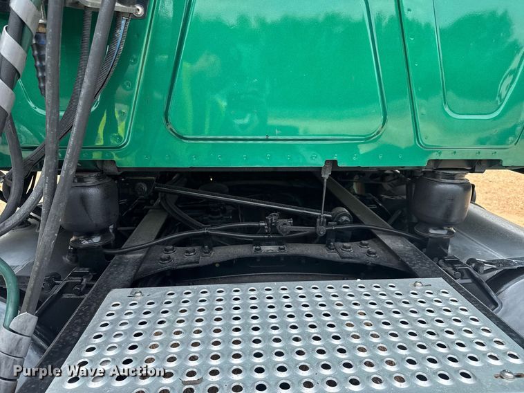 image for item YA0560 2020 International LT625 semi truck