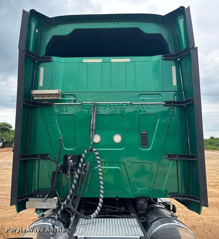 image for item YA0560 2020 International LT625 semi truck