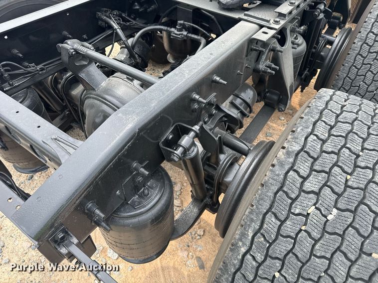 image for item YA0560 2020 International LT625 semi truck