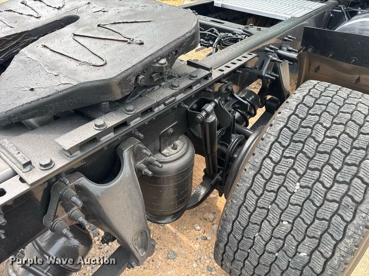 image for item YA0560 2020 International LT625 semi truck