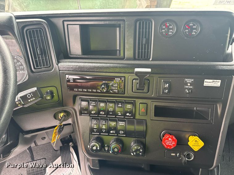 image for item YA0560 2020 International LT625 semi truck