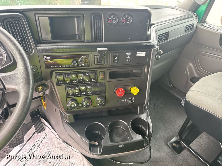 image for item YA0560 2020 International LT625 semi truck