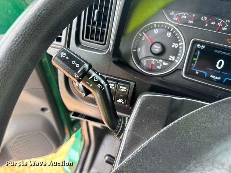 image for item YA0560 2020 International LT625 semi truck