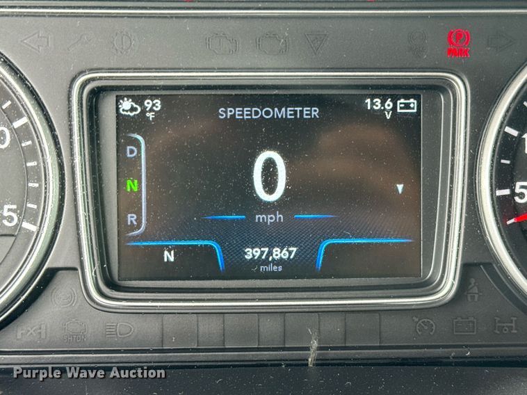 image for item YA0560 2020 International LT625 semi truck