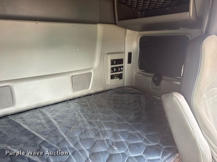 image for item YA0560 2020 International LT625 semi truck