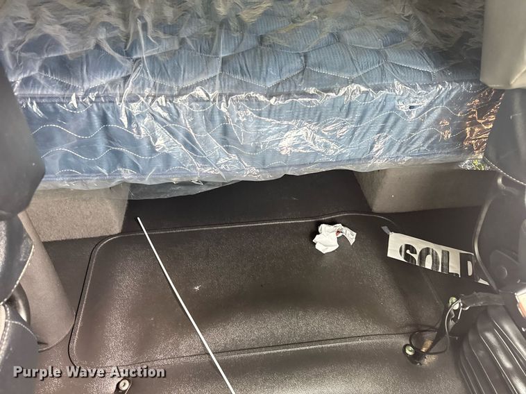 image for item YA0560 2020 International LT625 semi truck