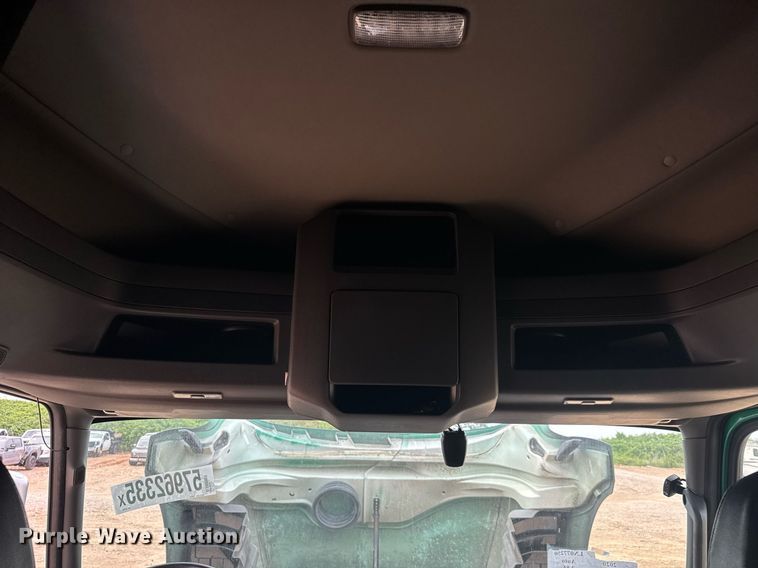 image for item YA0560 2020 International LT625 semi truck