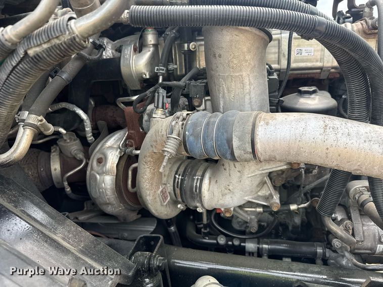 image for item YA0560 2020 International LT625 semi truck