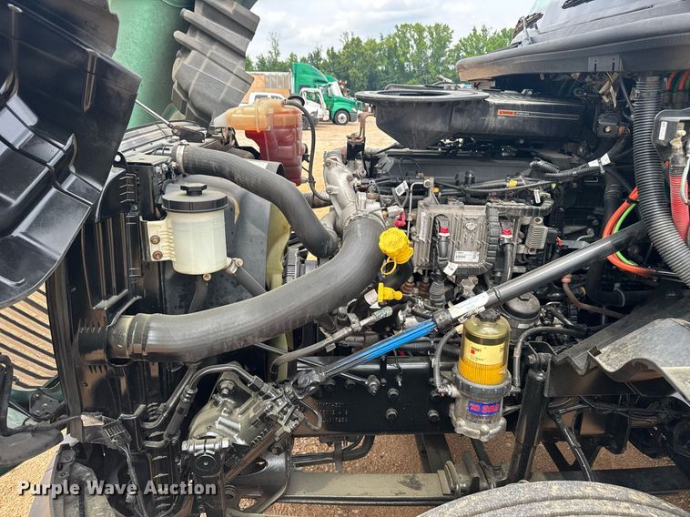 image for item YA0560 2020 International LT625 semi truck