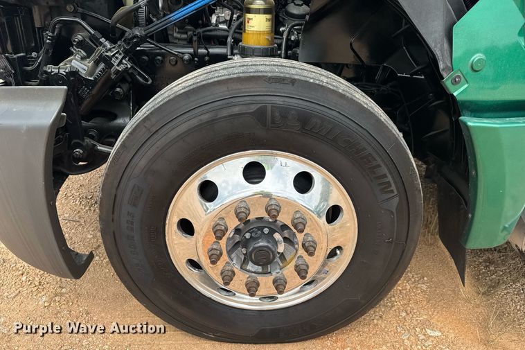 image for item YA0560 2020 International LT625 semi truck