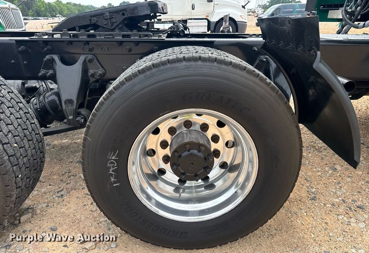 image for item YA0560 2020 International LT625 semi truck