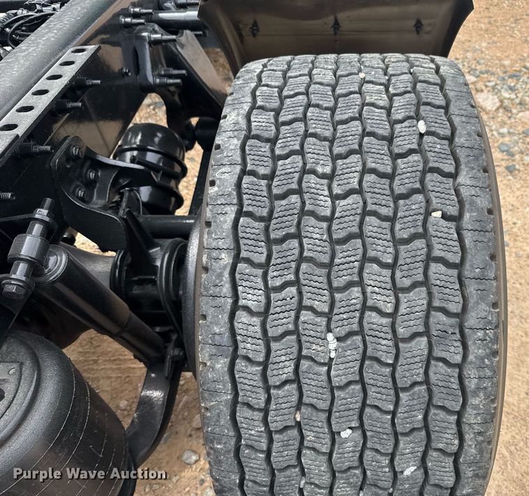 image for item YA0560 2020 International LT625 semi truck