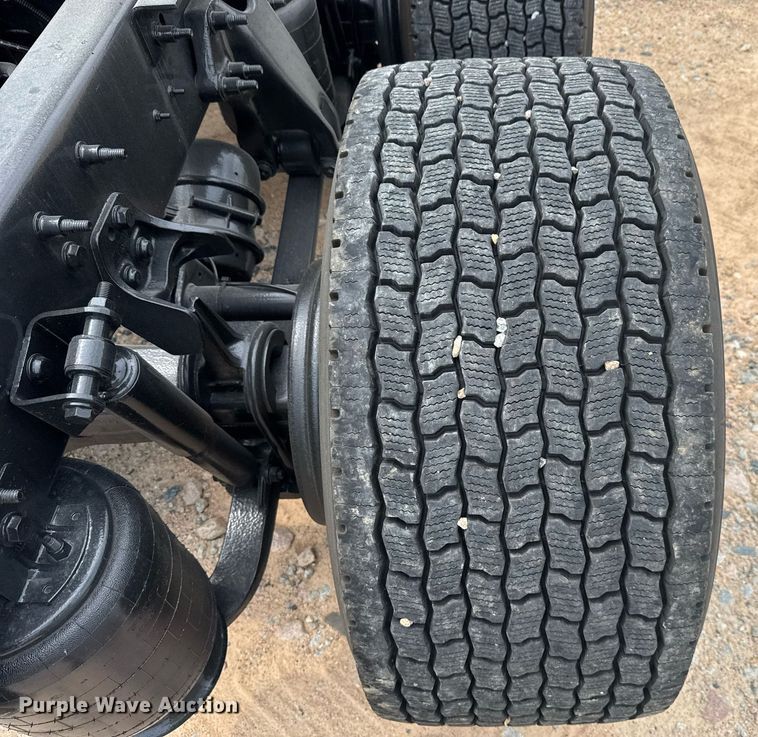 image for item YA0560 2020 International LT625 semi truck