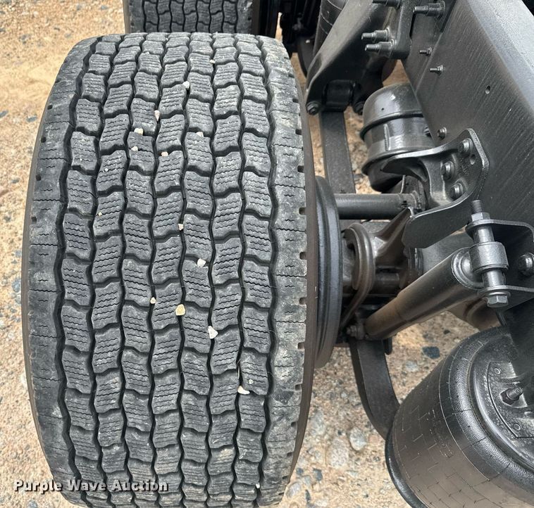 image for item YA0560 2020 International LT625 semi truck