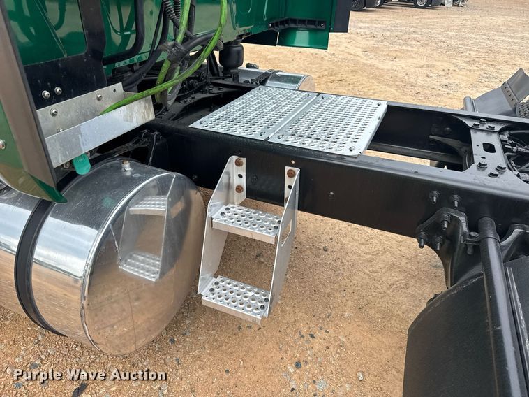 image for item YA0563 2020 International LT625 semi truck