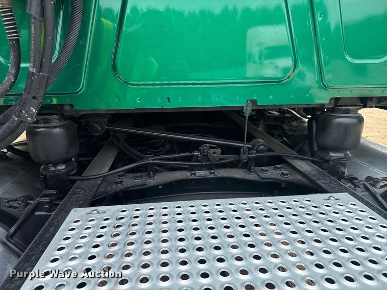 image for item YA0563 2020 International LT625 semi truck