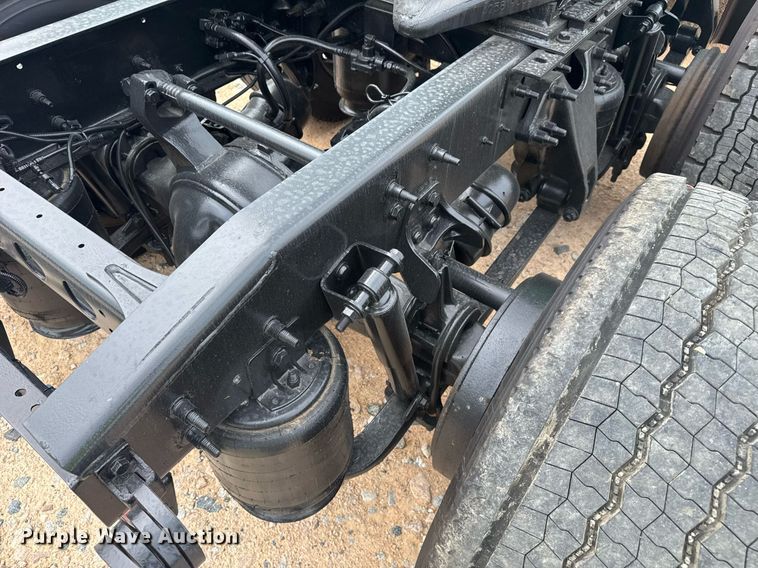 image for item YA0563 2020 International LT625 semi truck