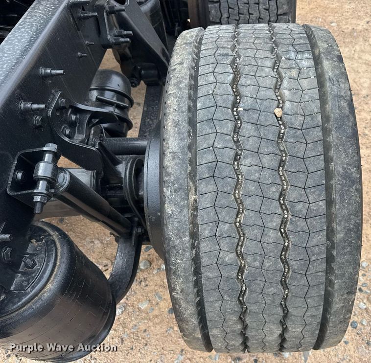 image for item YA0563 2020 International LT625 semi truck