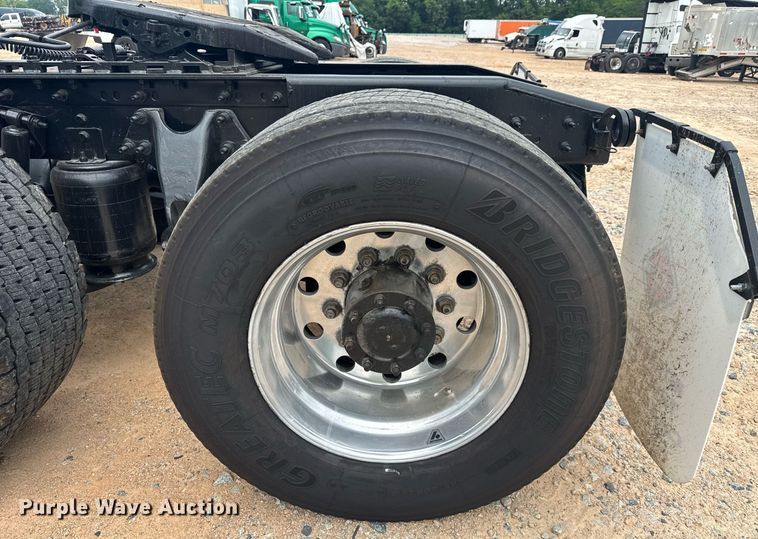 image for item YA0563 2020 International LT625 semi truck