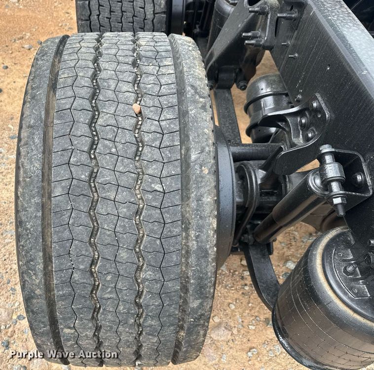 image for item YA0563 2020 International LT625 semi truck