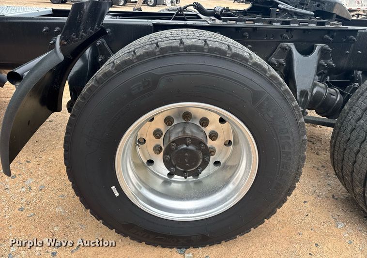 image for item YA0563 2020 International LT625 semi truck