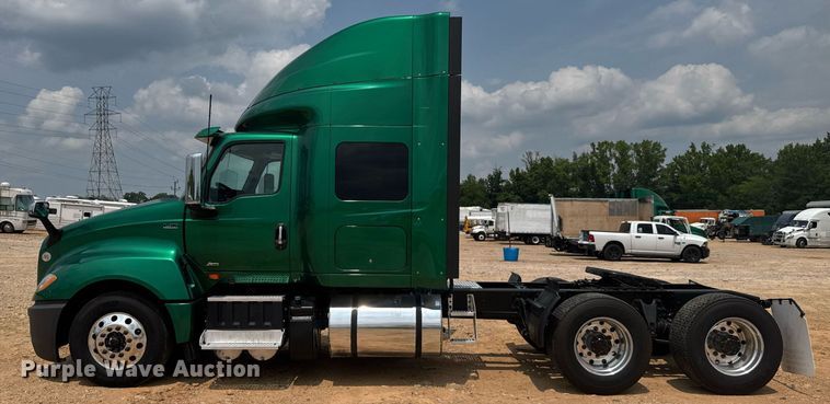 image for item YA0564 2020 International LT625 semi truck