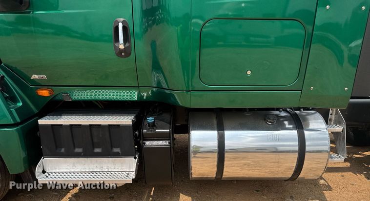 image for item YA0564 2020 International LT625 semi truck