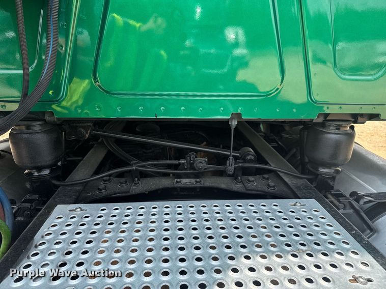 image for item YA0564 2020 International LT625 semi truck