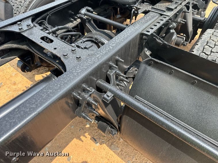 image for item YA0564 2020 International LT625 semi truck