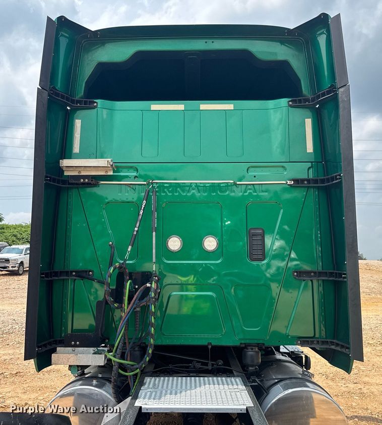 image for item YA0564 2020 International LT625 semi truck