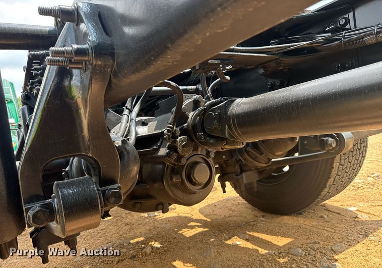 image for item YA0564 2020 International LT625 semi truck