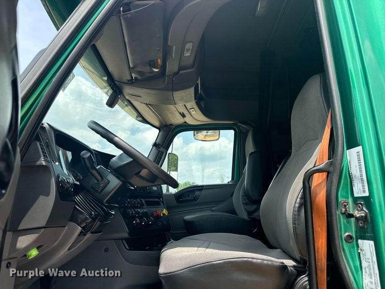 image for item YA0564 2020 International LT625 semi truck