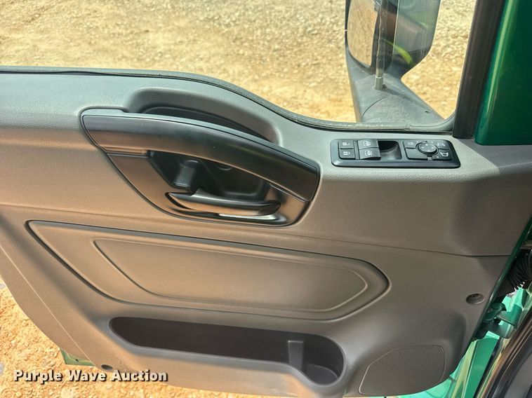 image for item YA0564 2020 International LT625 semi truck