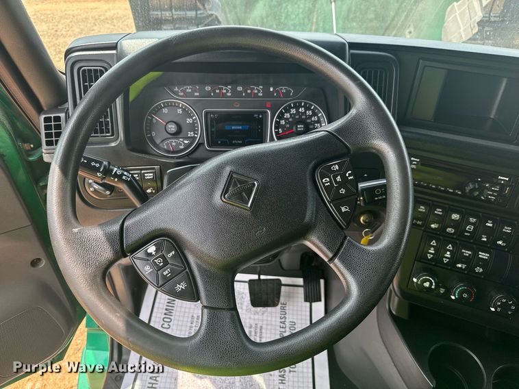 image for item YA0564 2020 International LT625 semi truck