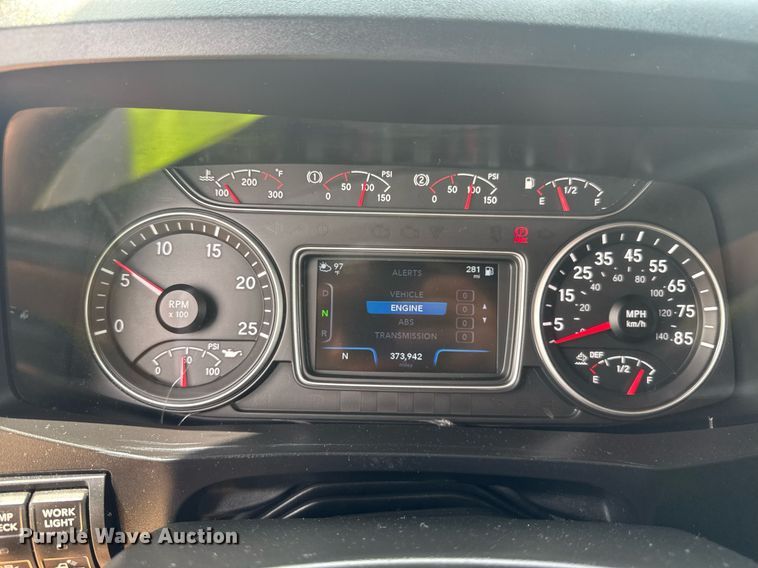 image for item YA0564 2020 International LT625 semi truck