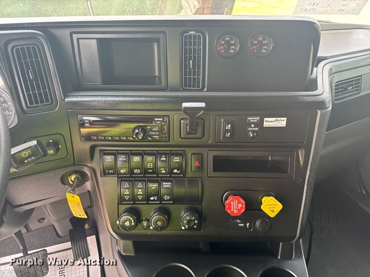 image for item YA0564 2020 International LT625 semi truck