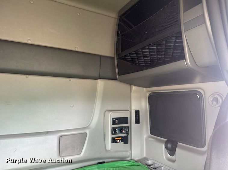 image for item YA0564 2020 International LT625 semi truck